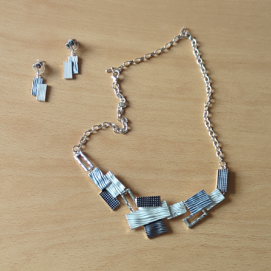 Silver And Black Tone Geometric Necklace And Earring Set Silver And Black Tone Geometric Necklace And Earring Set